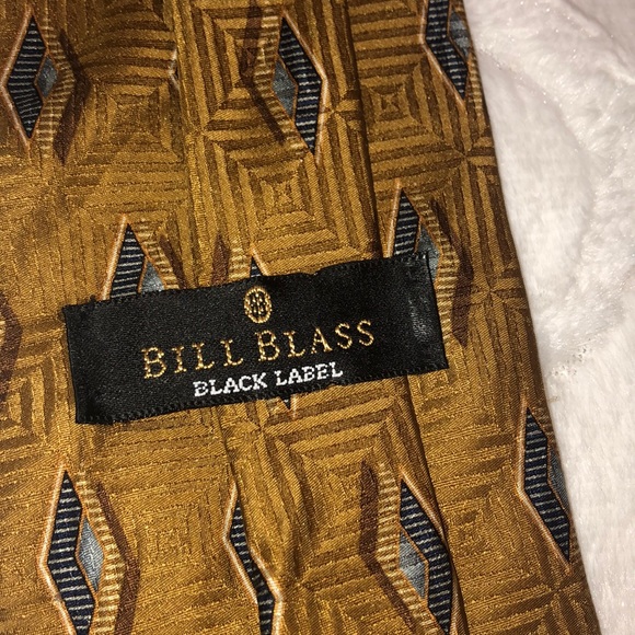 3/$20 - Bill Blass Black Label Gold Silk Tie - Picture 4 of 7